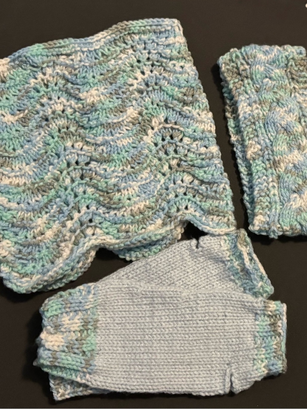 Hand knit set - Picture 2 of 3